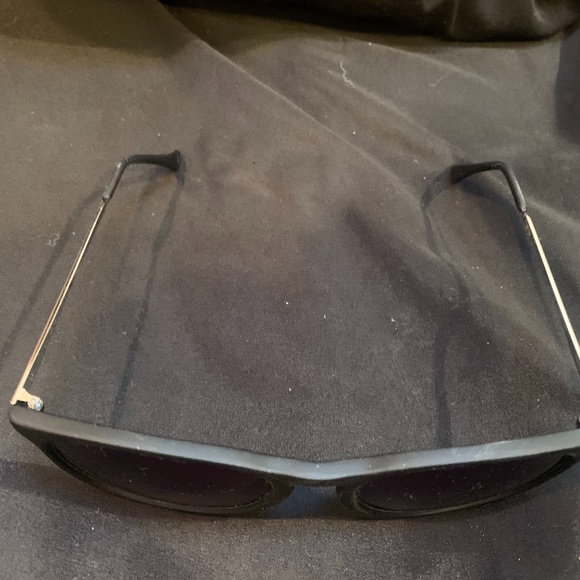 LIGHTLY USED CUTE BLACK SUNGLASSES - Picture 3 of 4